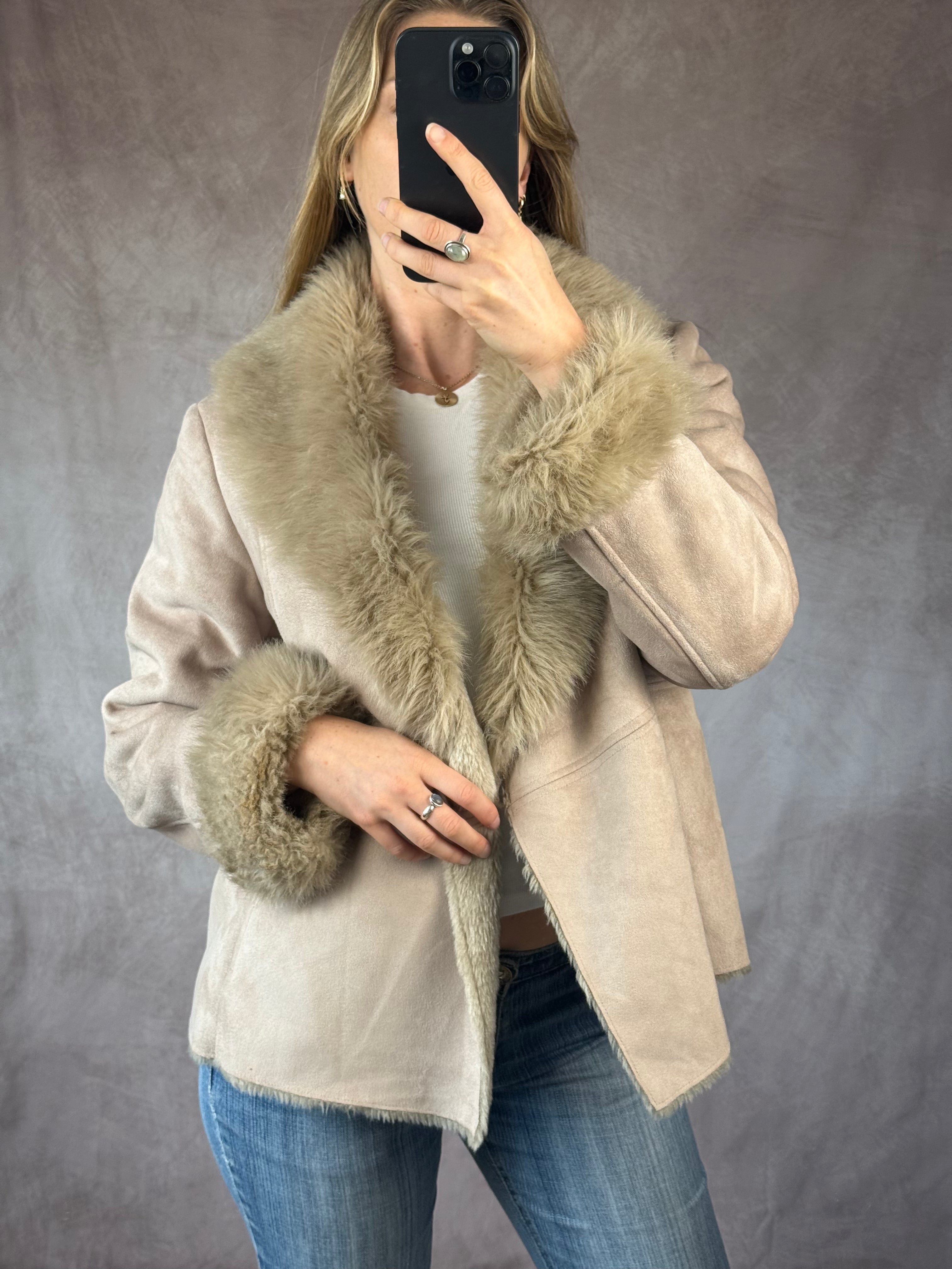 Y2K vintage cream faux fur coat (L)
