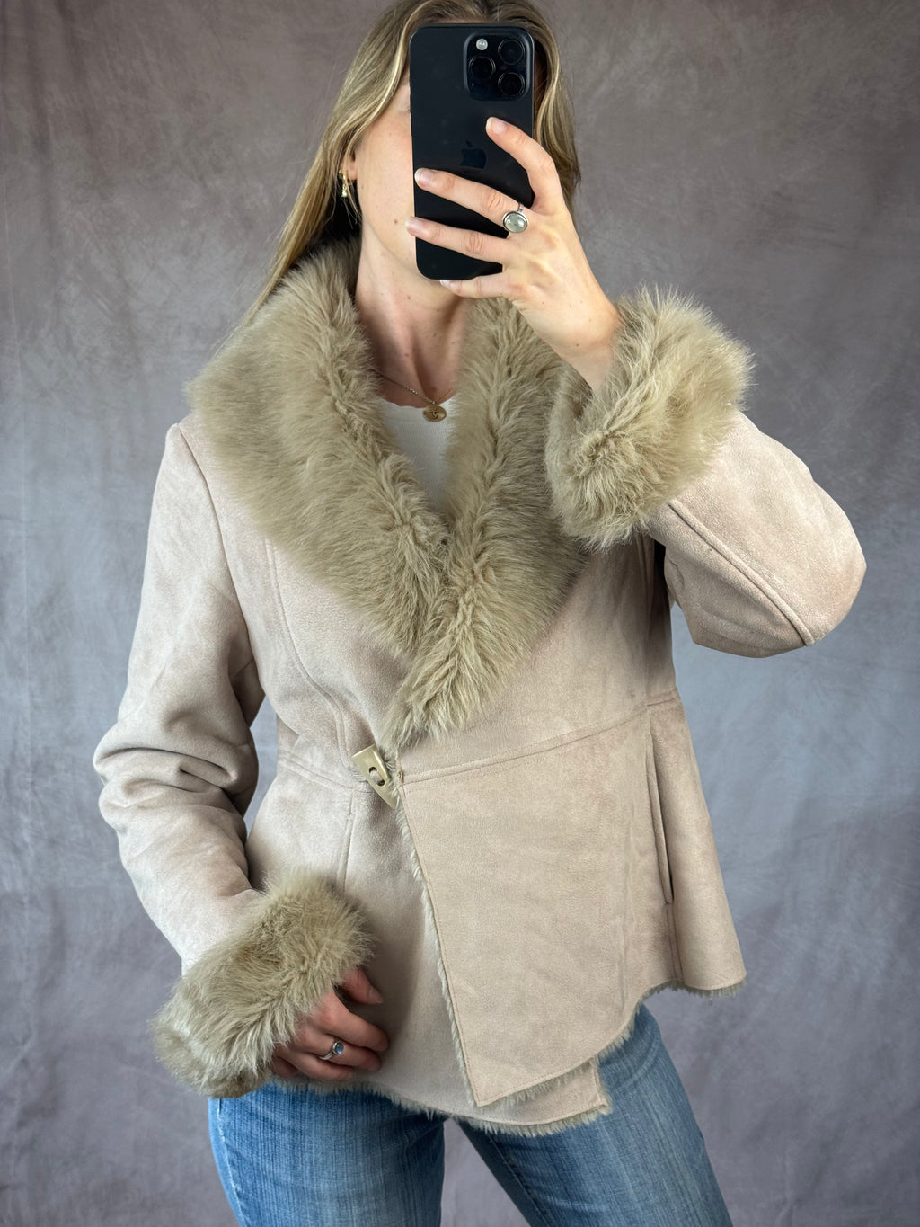 Y2K vintage cream faux fur coat (L)