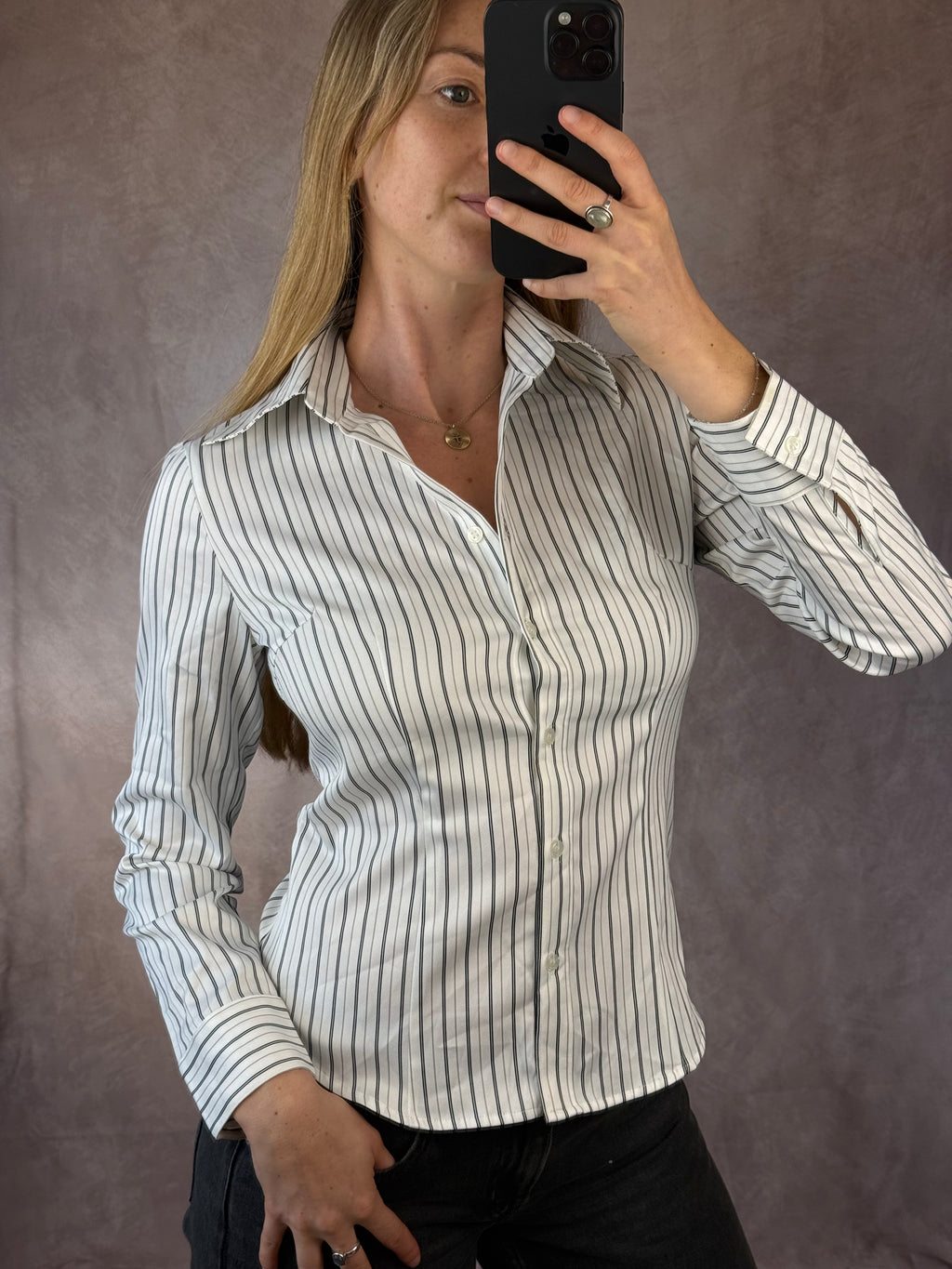 Y2K black & white vintage buttoned shirt (S).