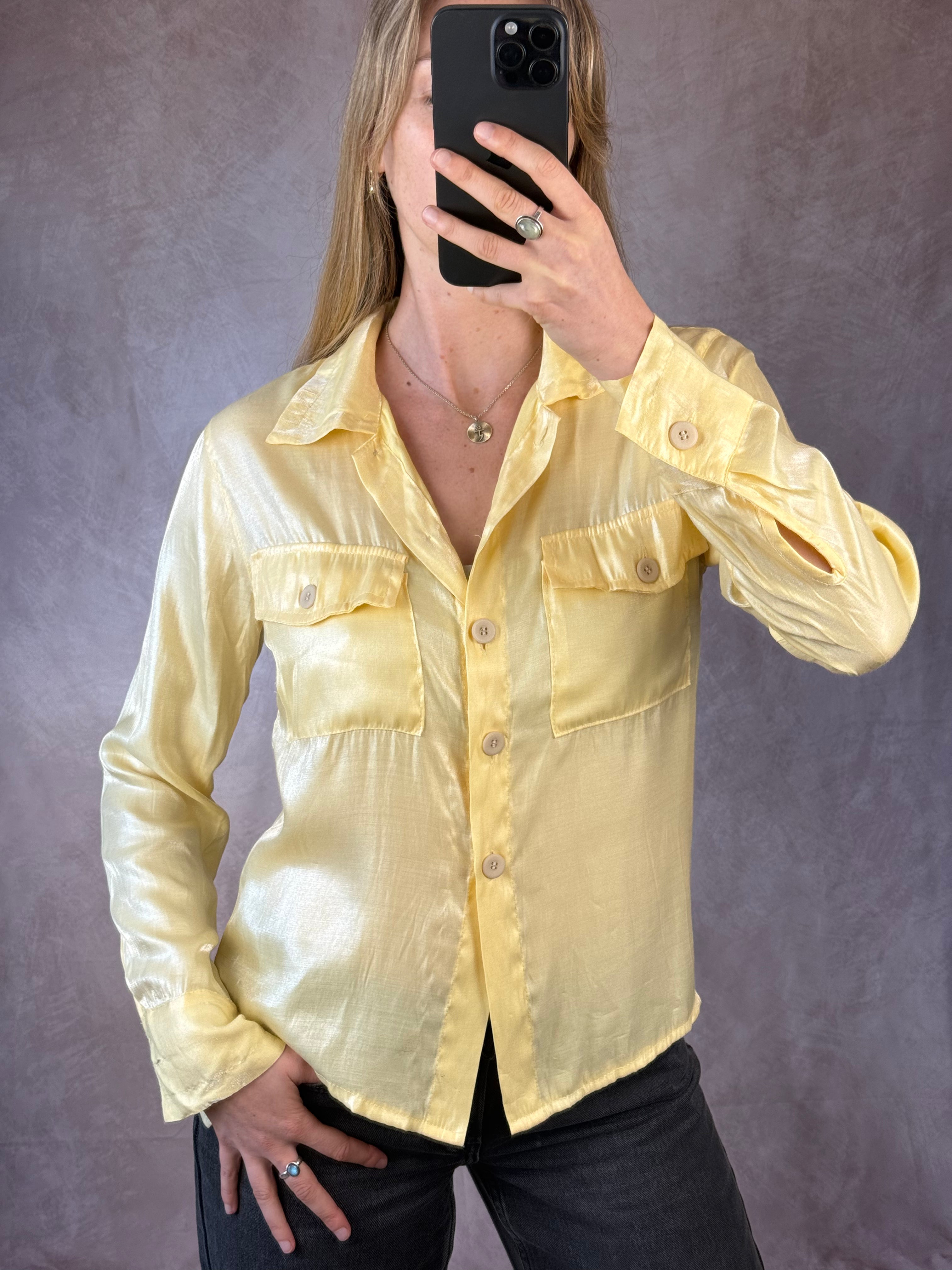 Y2K vintage pastel yellow buttoned shirt (M)