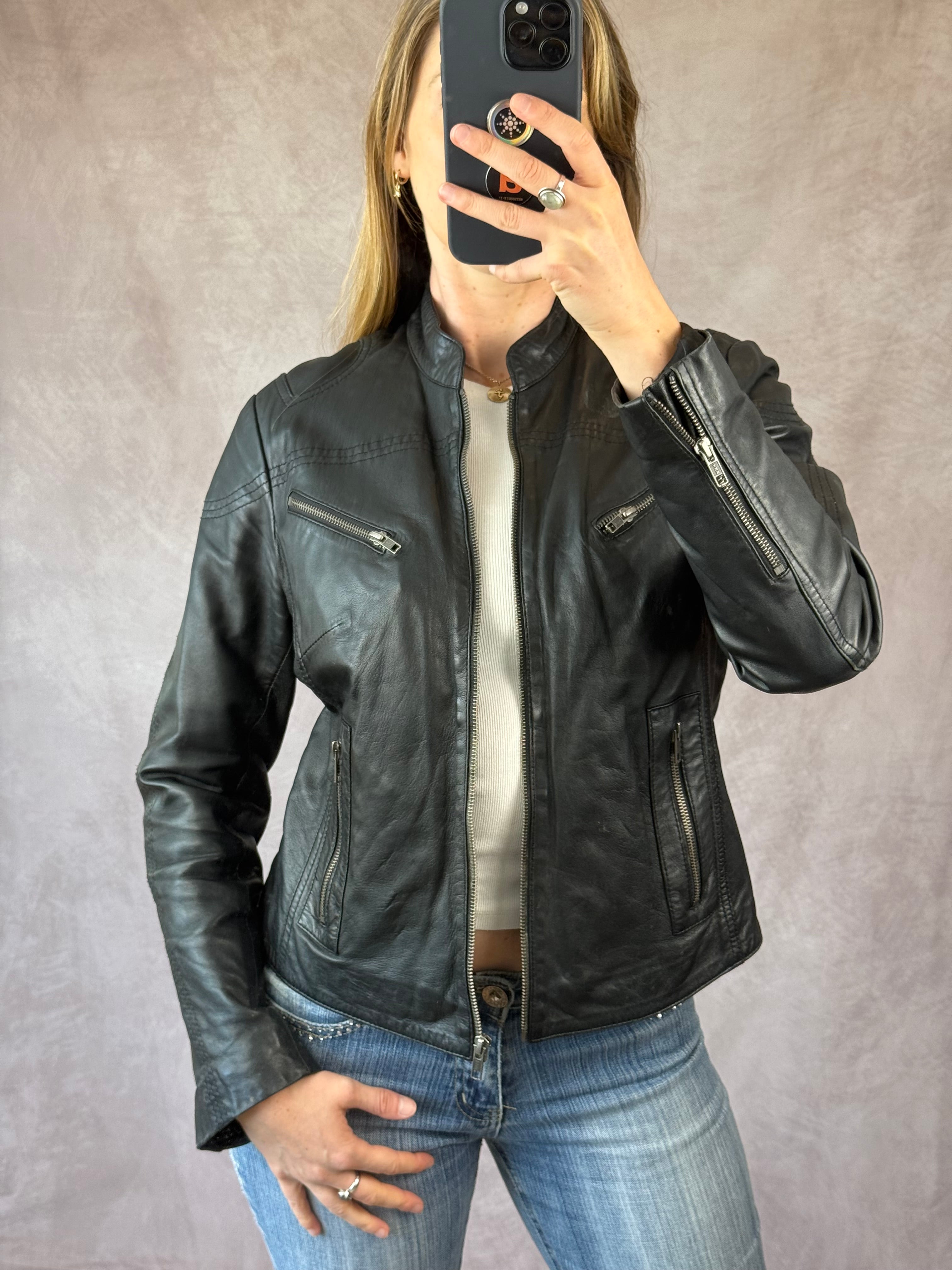 Vintage Y2K black leather biker/racing jacket (M)