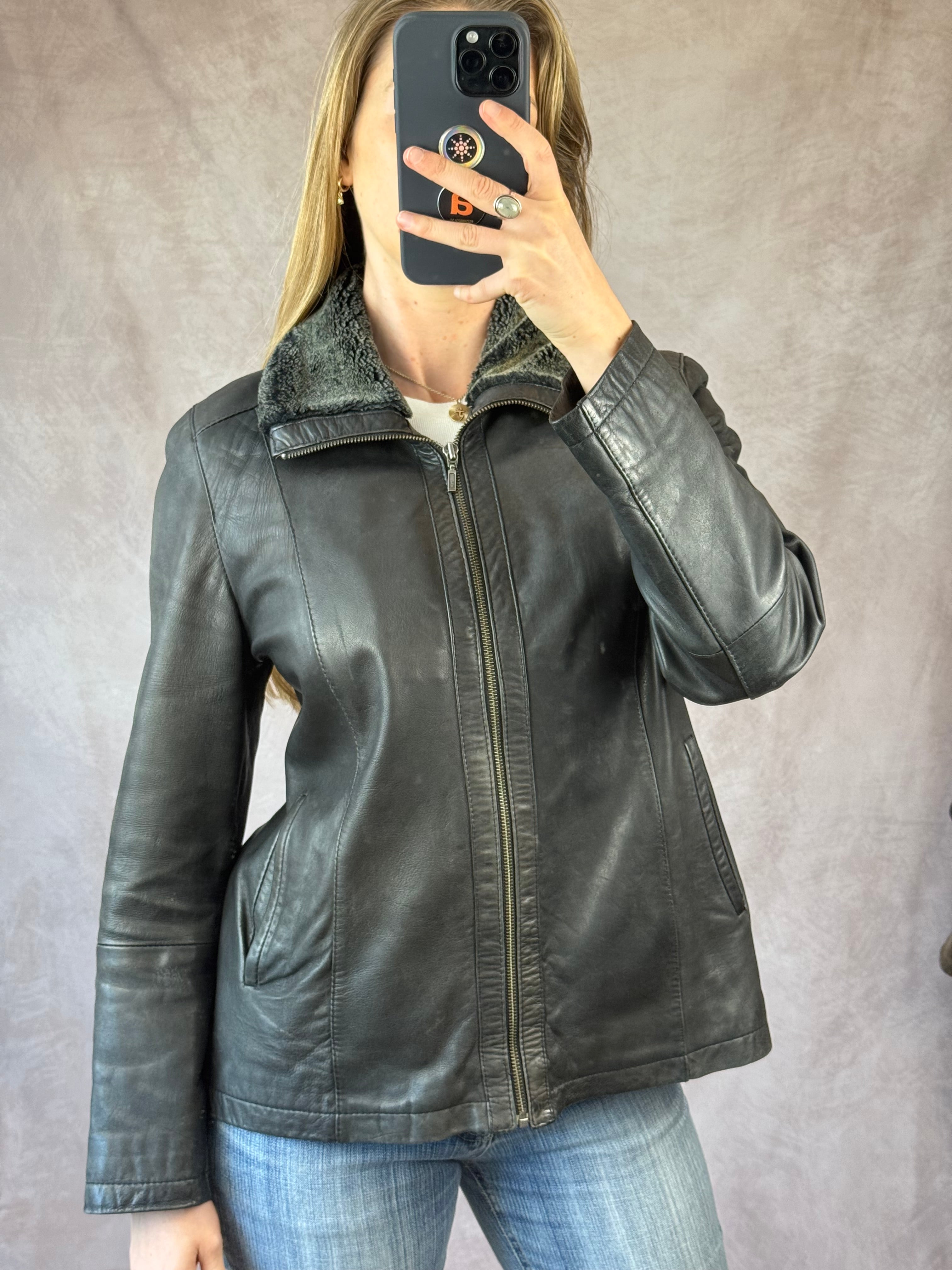 Vintage Y2K black leather biker jacket (XL)