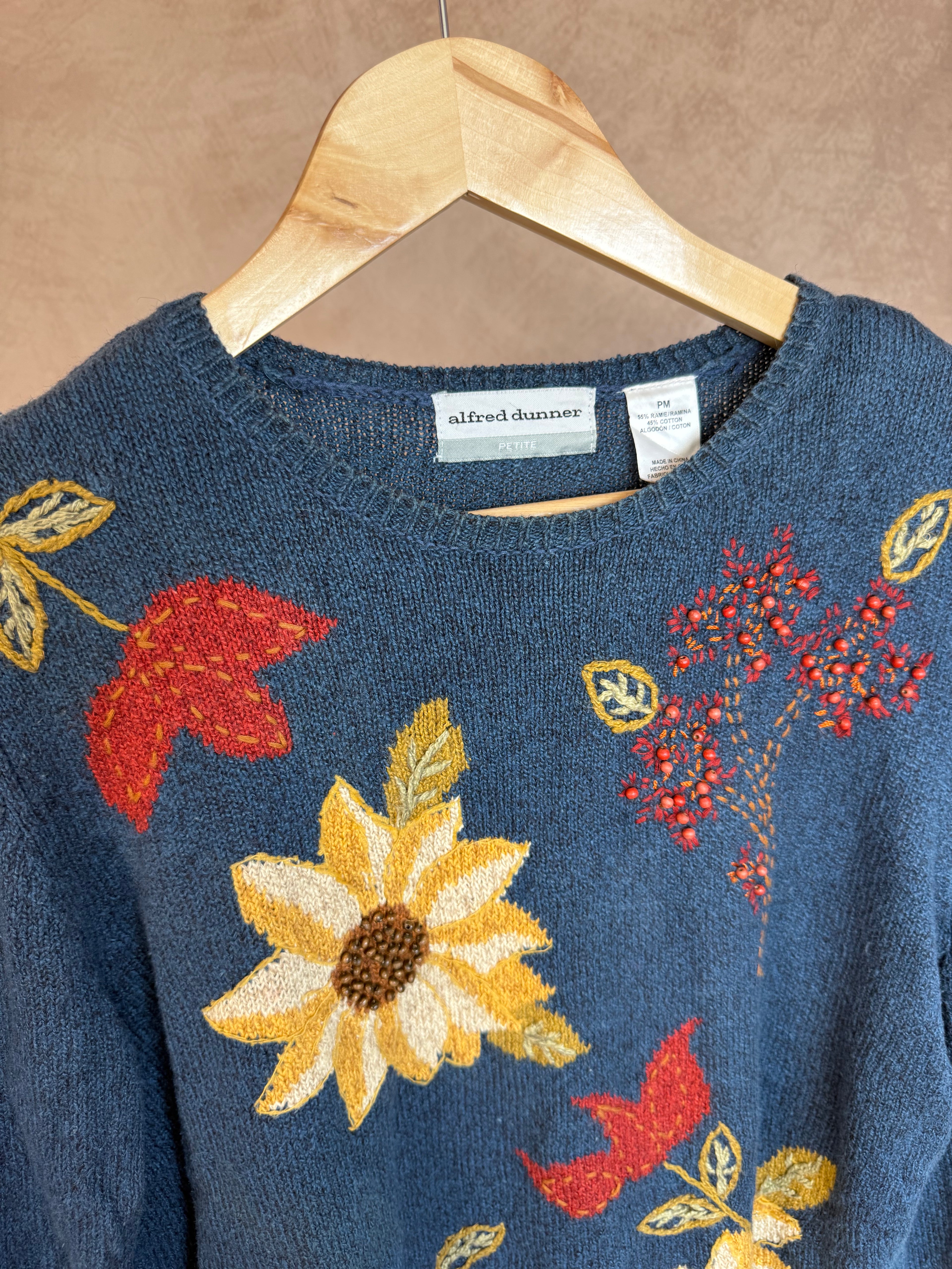 Vintage cottagecore french knitted jumper (M)