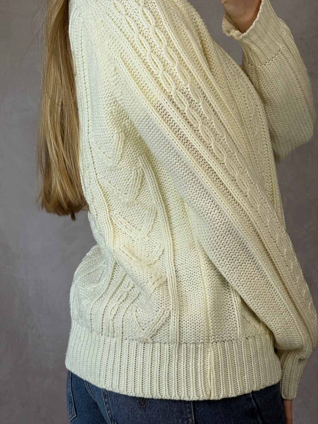 Vintage cream coloured chunky cabel knit (L).
