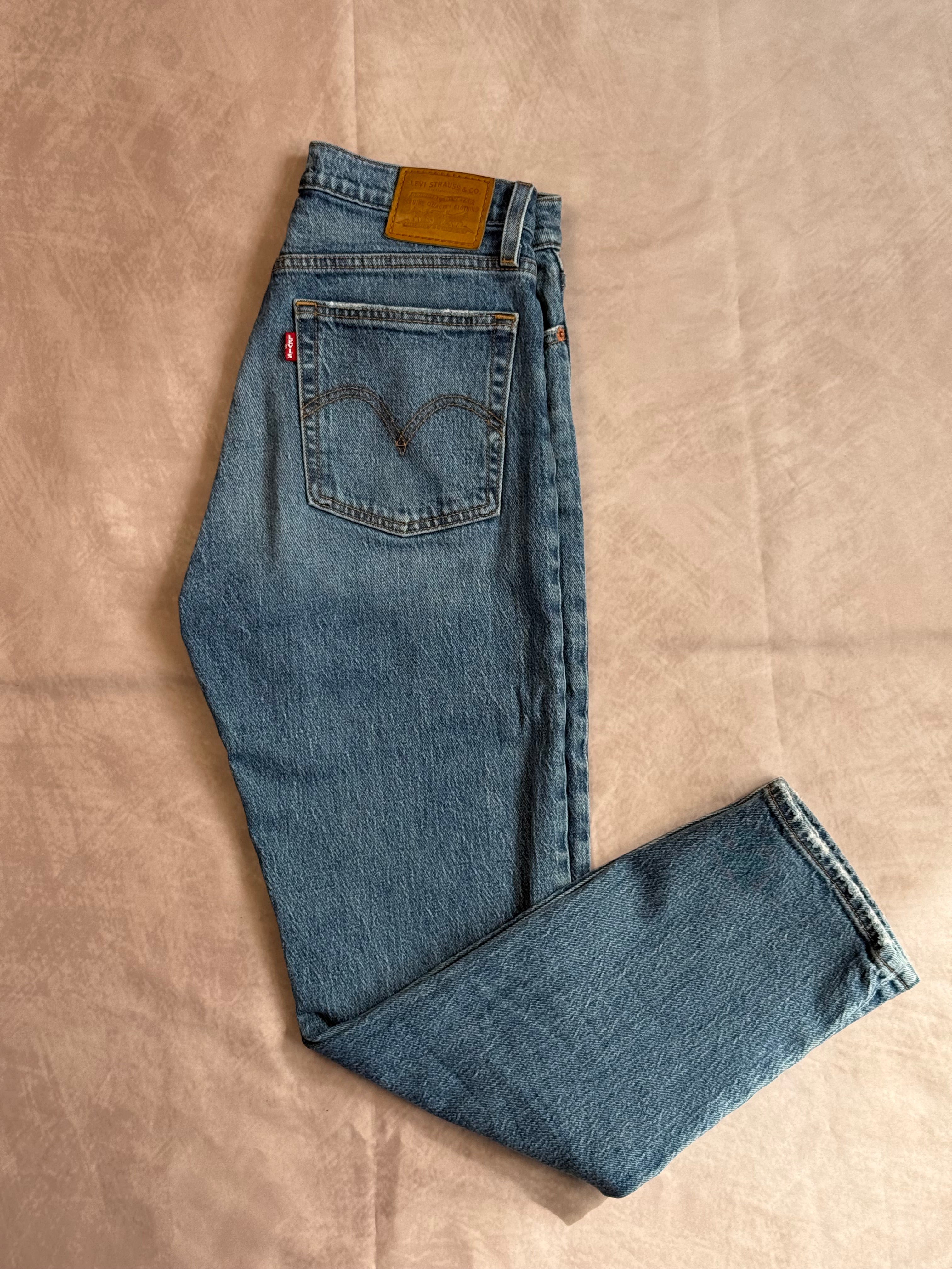 Y2k 00s 90s Levis denim jeans (W26/L28)