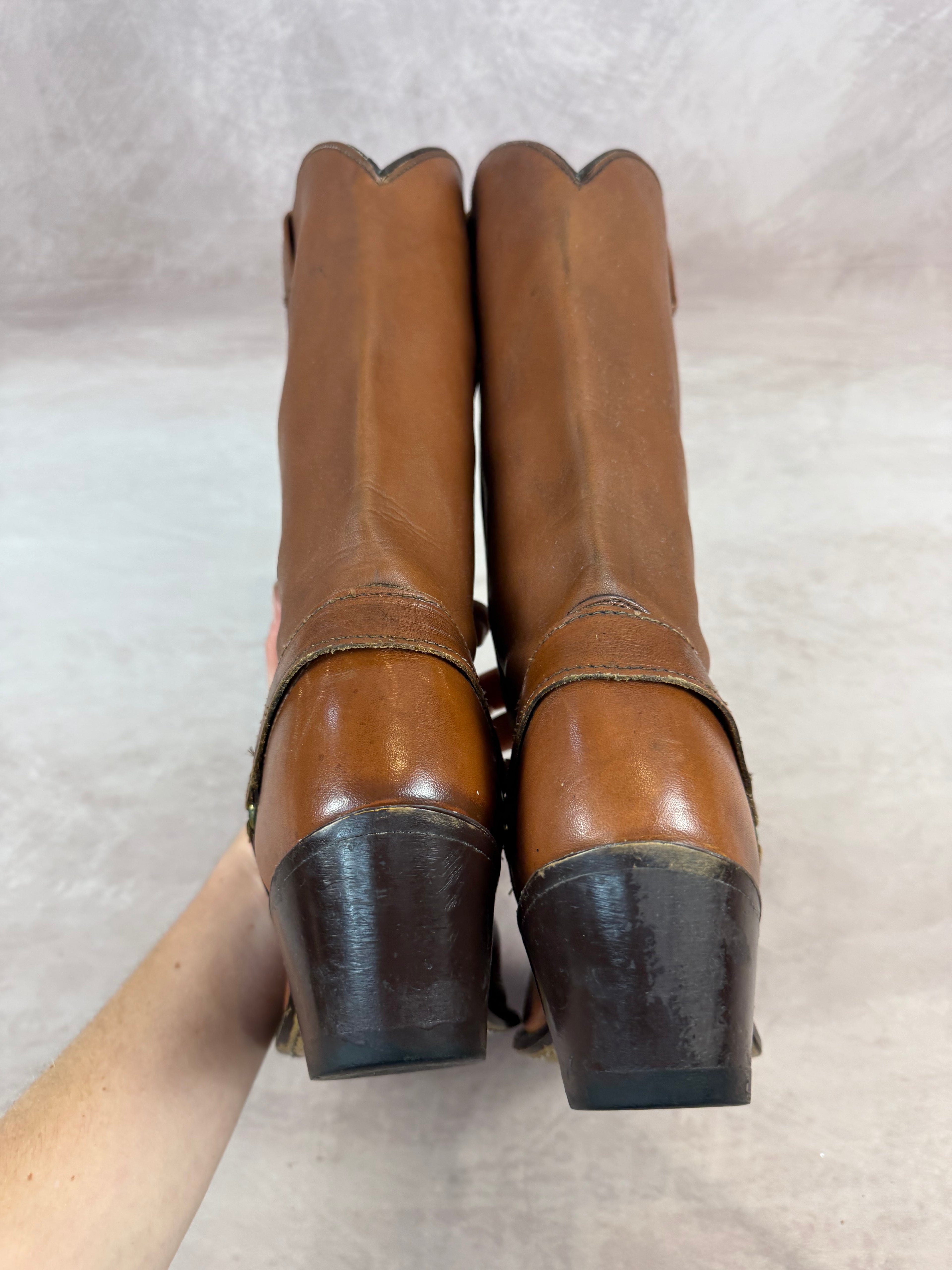 Vintage brown cowboy boots (UK 8.5)