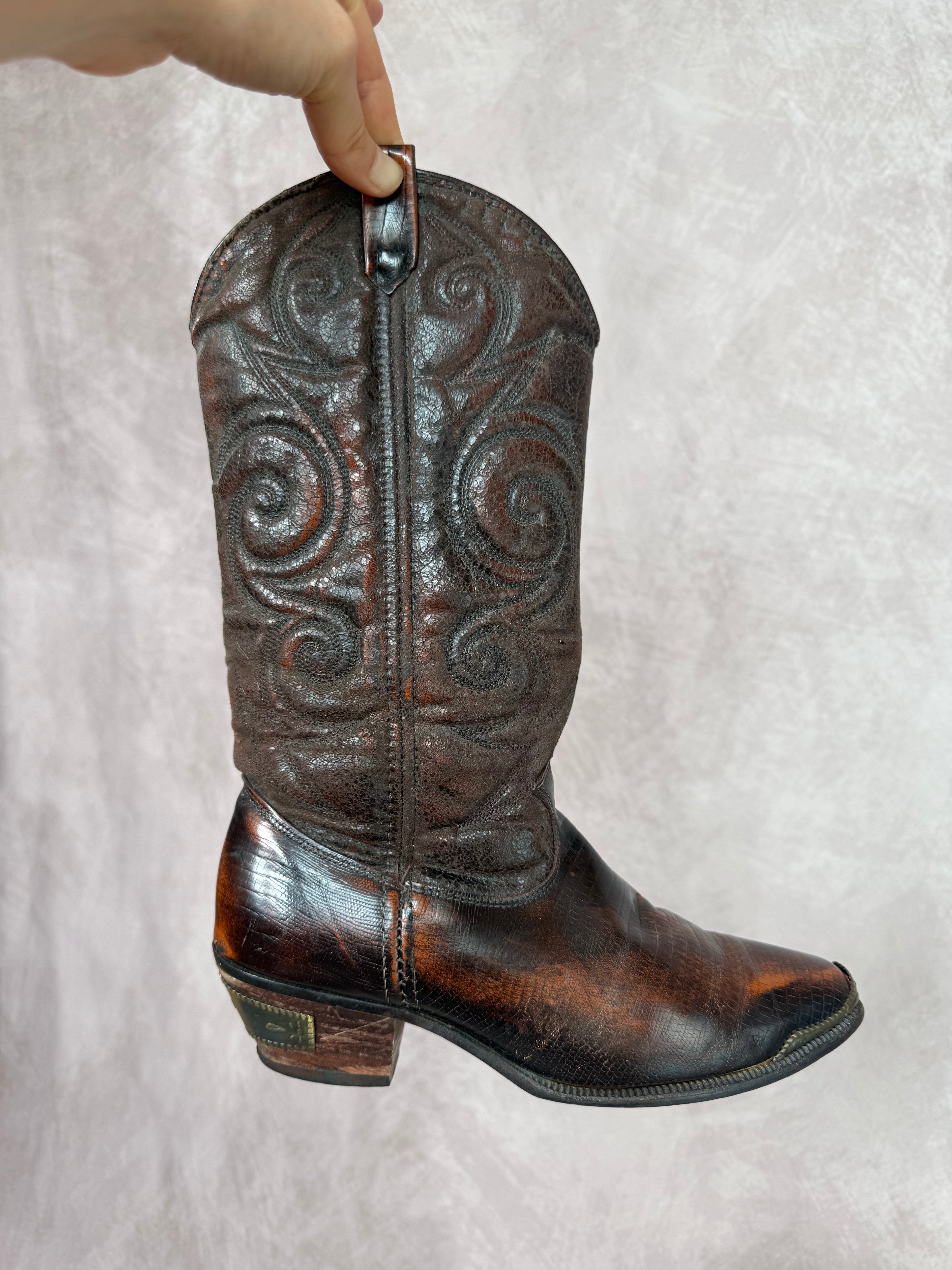 Vintage brown gold studded cowboy boots (UK 5)