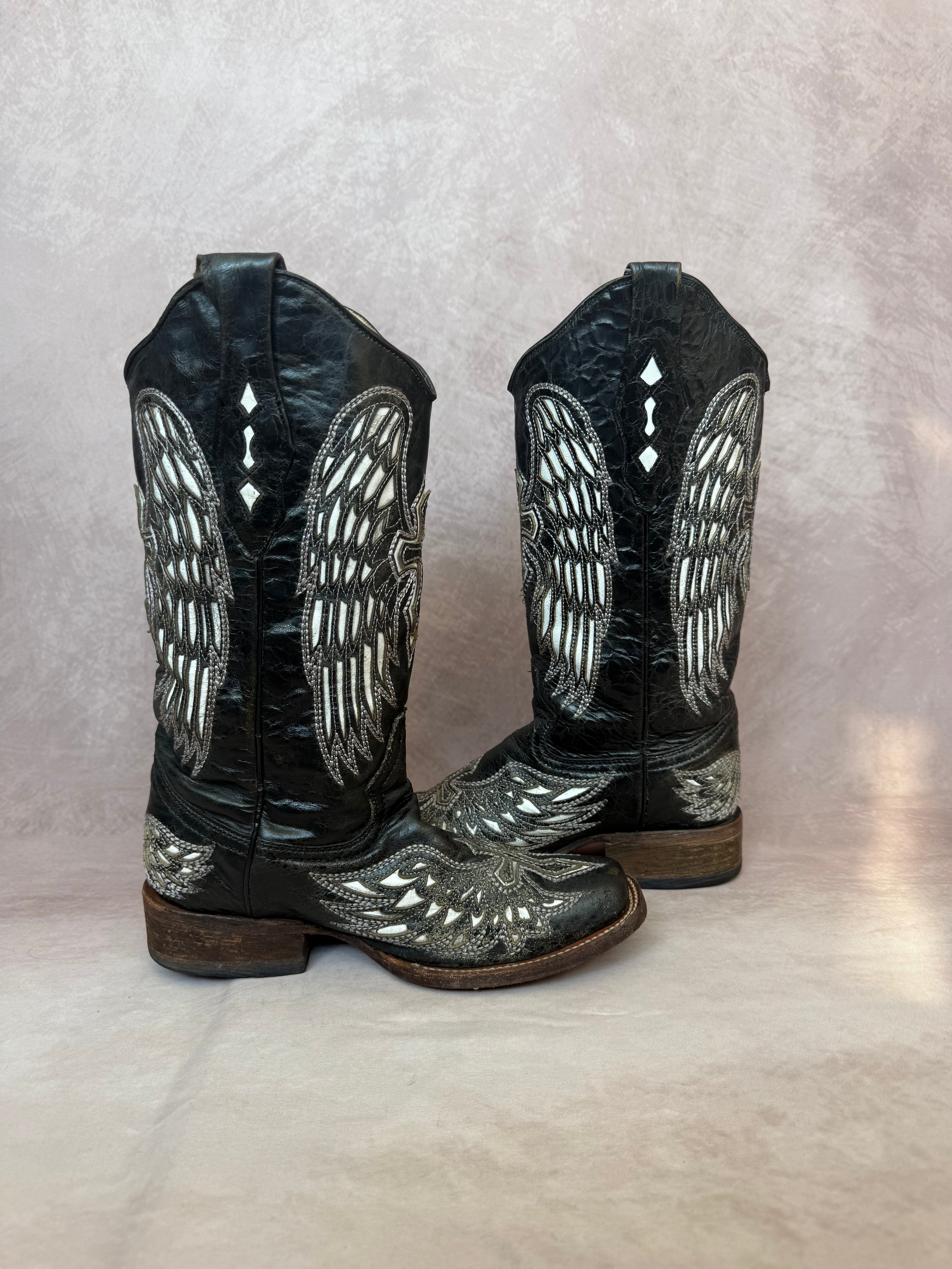 Coral vintage black&white cowboy boots (UK 8.5)