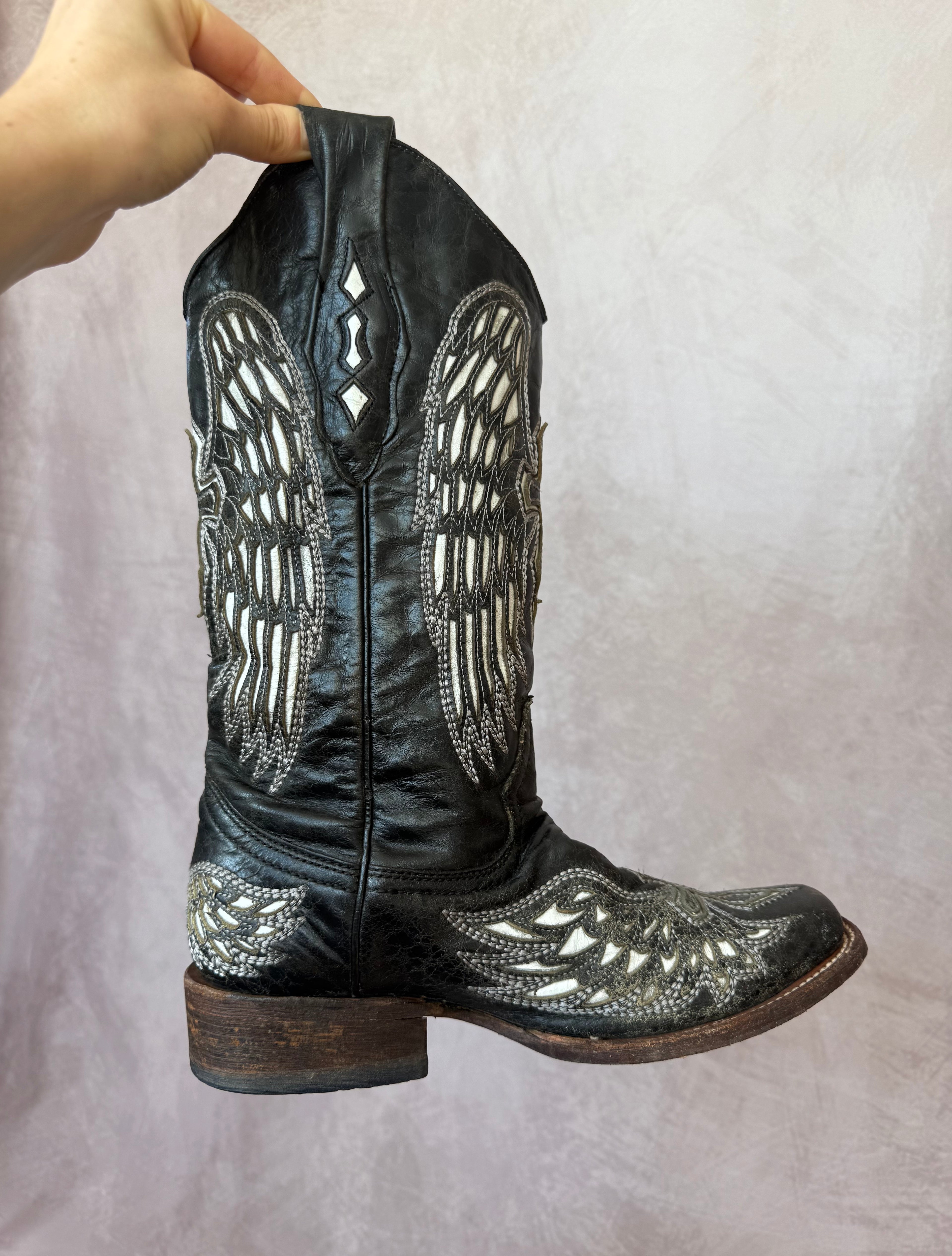Coral vintage black&white cowboy boots (UK 8.5)
