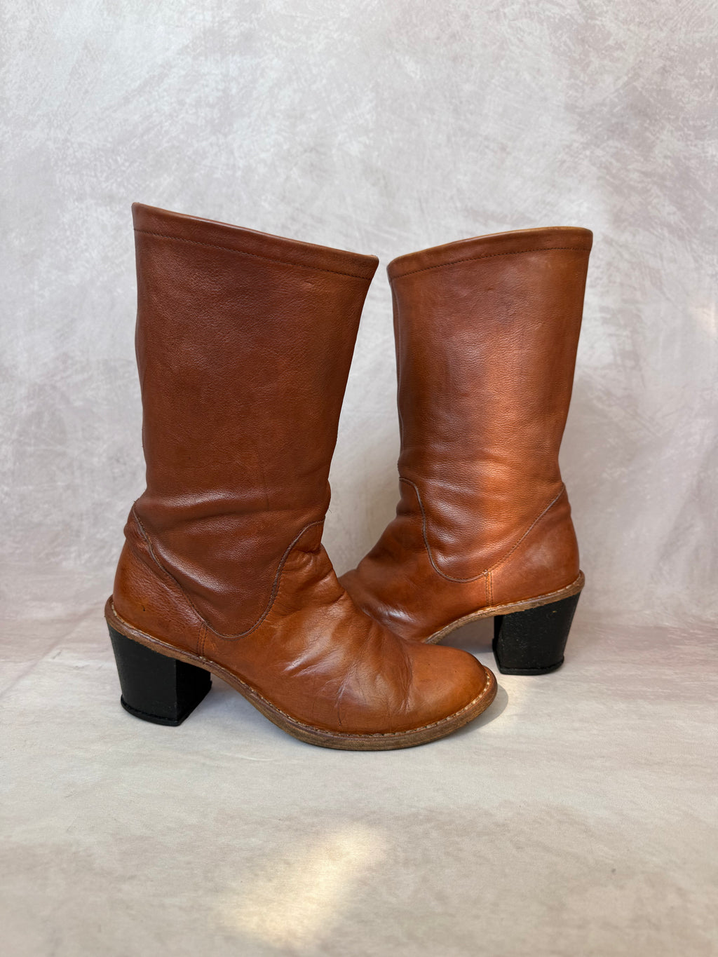 Vintage branded brown heeled Y2K boots (UK 6)