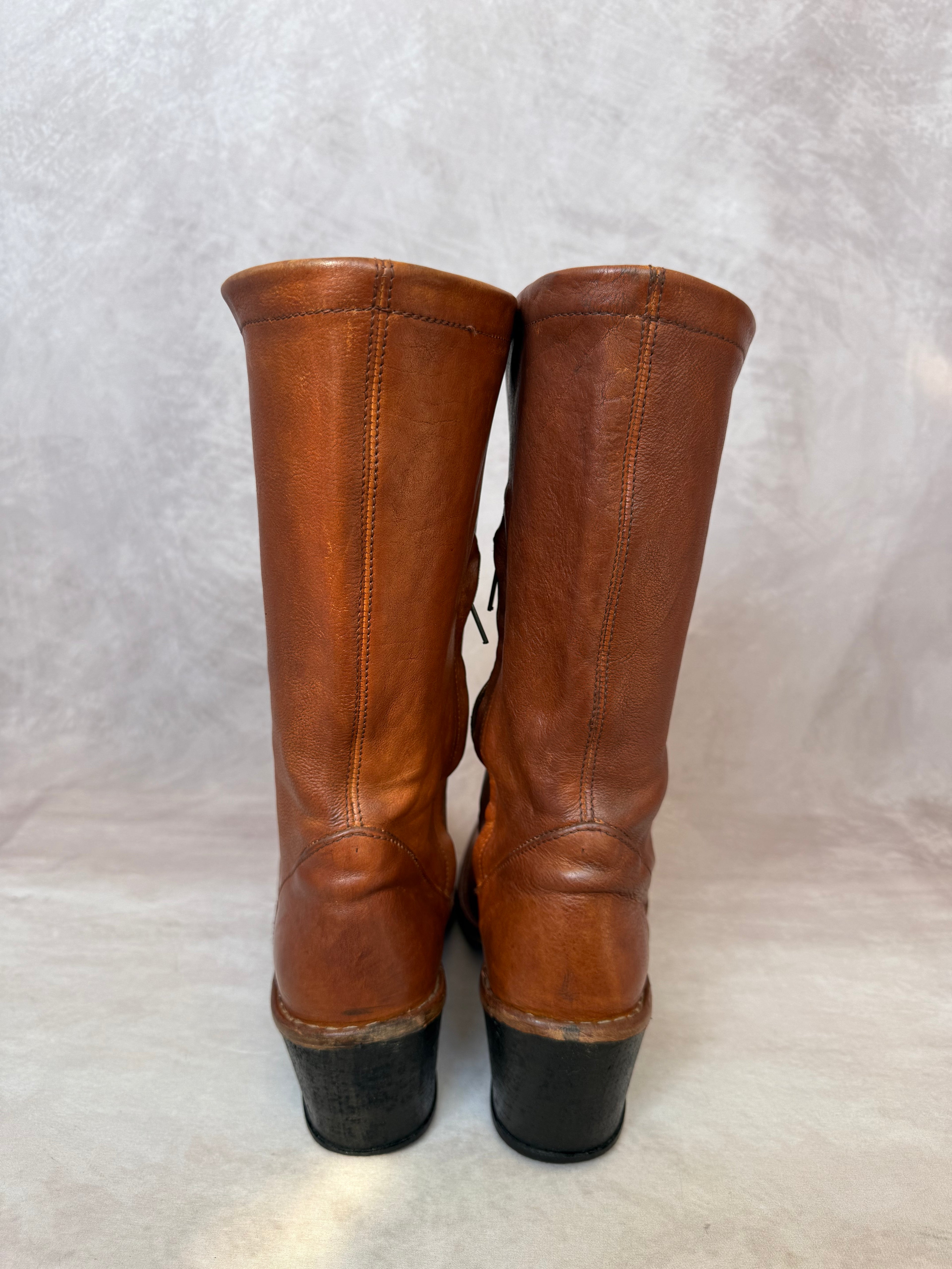 Vintage branded brown heeled Y2K boots (UK 6)