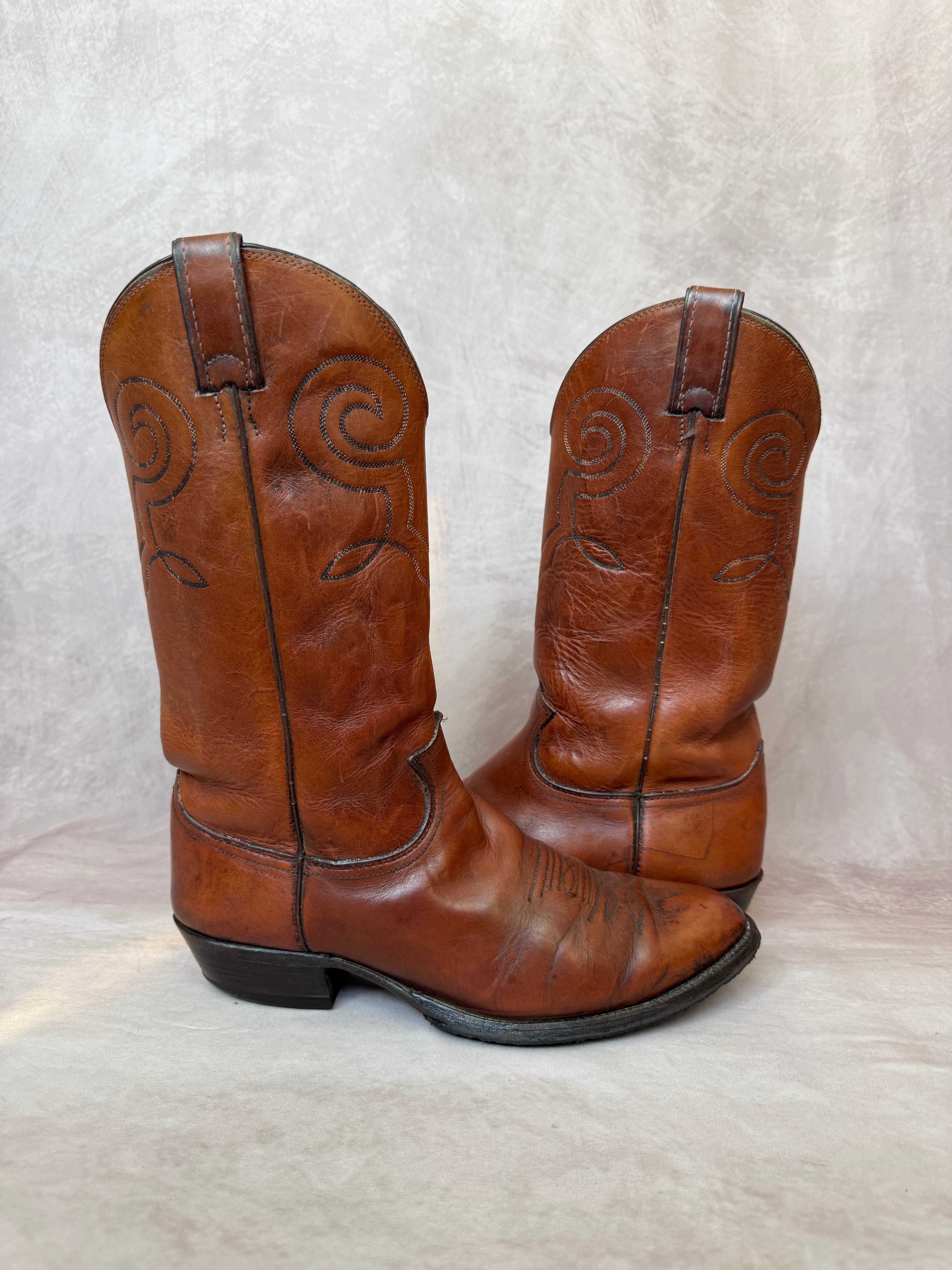 Whimsical vintage brown cowboy boots (UK 8.5)