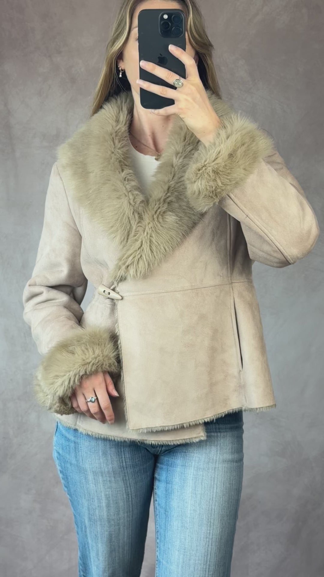 Y2K vintage cream faux fur coat (L)
